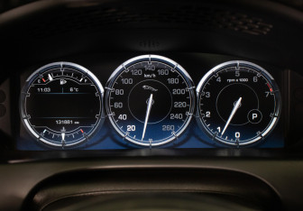 Подержанный автомобиль Jaguar XJ 2014 года (10 фото)