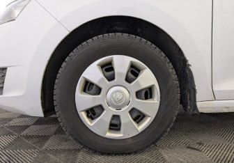 Подержанный автомобиль Skoda Rapid Liftback 2019 года (18 фото)