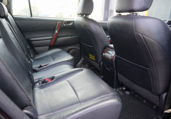 Подержанный автомобиль Toyota Highlander 2011 года (10 фото)