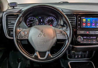 Подержанный автомобиль Mitsubishi Outlander 2018 года (21 фото)