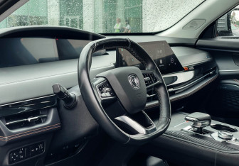 Подержанный автомобиль Changan UNI-K 2024 года (13 фото)