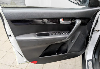 Подержанный автомобиль Kia Sorento 2014 года (19 фото)