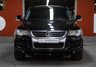 Подержанный автомобиль Volkswagen Touareg 2009 года (2 фото)