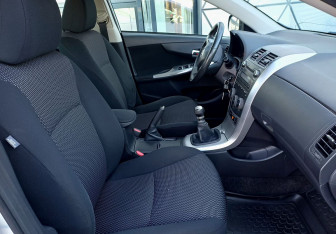 Подержанный автомобиль Toyota Corolla Sedan 2011 года (19 фото)