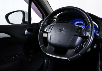 Подержанный автомобиль Citroen C4 Sedan 2014 года (13 фото)