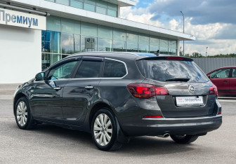 Подержанный автомобиль Opel Astra Wagon 2012 года (4 фото)