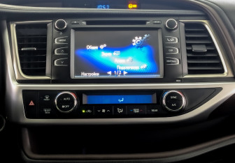 Подержанный автомобиль Toyota Highlander 2015 года (14 фото)