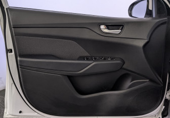 Подержанный автомобиль Hyundai Solaris Sedan 2022 года (19 фото)