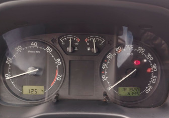 Подержанный автомобиль Skoda Octavia Liftback 2007 года (13 фото)