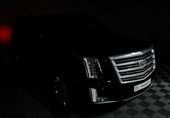Подержанный автомобиль Cadillac Escalade Suv 2020 года (19 фото)