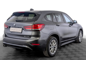 Подержанный автомобиль BMW X1 2021 года (5 фото)