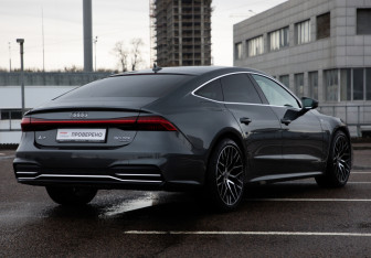 Подержанный автомобиль Audi A7 2020 года (5 фото)