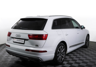 Подержанный автомобиль Audi Q7 2016 года (5 фото)