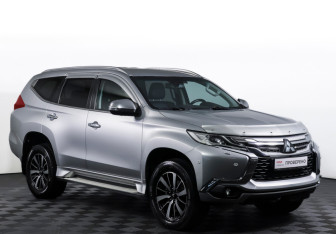 Подержанный автомобиль Mitsubishi Pajero Sport 2017 года (3 фото)