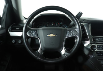 Подержанный автомобиль Chevrolet Tahoe 2016 года (18 фото)