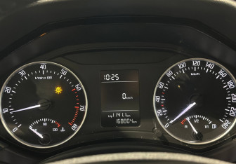Подержанный автомобиль Skoda Octavia Liftback 2012 года (9 фото)