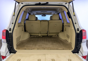 Подержанный автомобиль Toyota Land Cruiser Suv 2016 года (10 фото)