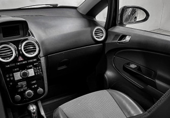 Подержанный автомобиль Opel Corsa 2008 года (17 фото)