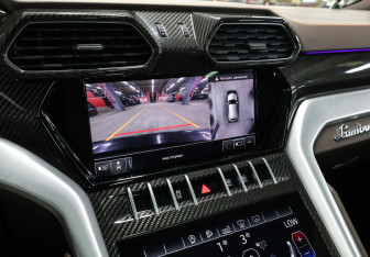 Подержанный автомобиль Lamborghini Urus 2020 года (18 фото)