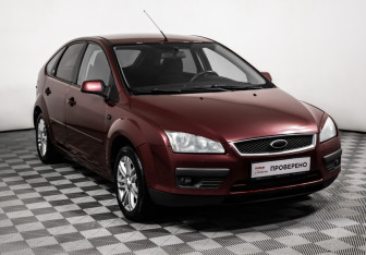 Подержанный автомобиль Ford Focus Hatchback 2006 года (3 фото)