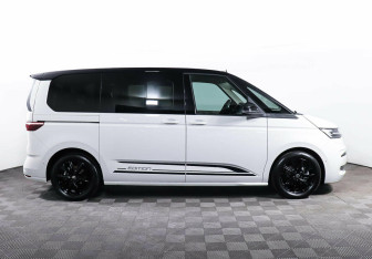 Подержанный автомобиль Volkswagen Multivan 2022 года (4 фото)