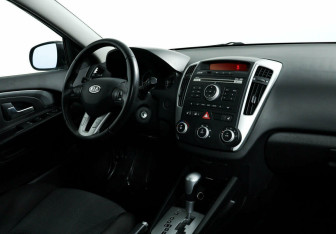 Подержанный автомобиль Kia Ceed Wagon 2012 года (8 фото)