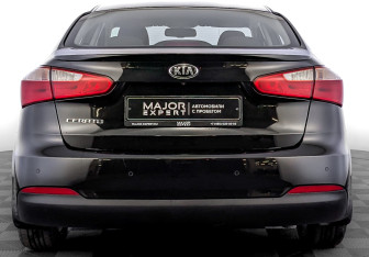 Подержанный автомобиль Kia Cerato Sedan 2016 года (6 фото)