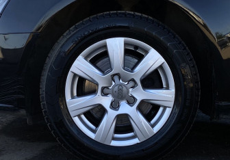 Подержанный автомобиль Audi A4 Sedan 2010 года (9 фото)