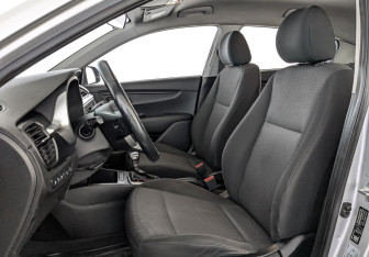 Подержанный автомобиль Kia Rio Hatchback 2021 года (19 фото)