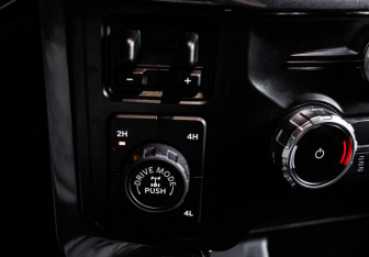 Подержанный автомобиль Ford F-150 2022 года (27 фото)