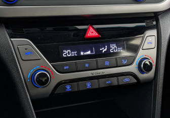 Подержанный автомобиль Hyundai Elantra Sedan 2017 года (21 фото)