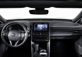Подержанный автомобиль Toyota Avalon 2022 года (17 фото)
