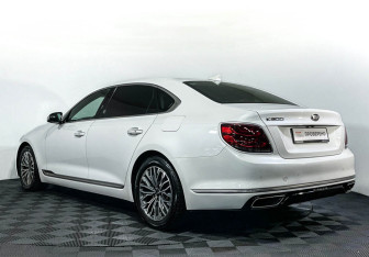 Подержанный автомобиль Kia K900 2019 года (7 фото)