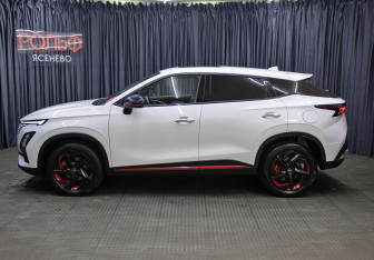 Подержанный автомобиль Omoda C5 2023 года (8 фото)