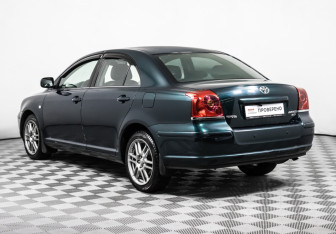 Подержанный автомобиль Toyota Avensis Sedan 2004 года (7 фото)