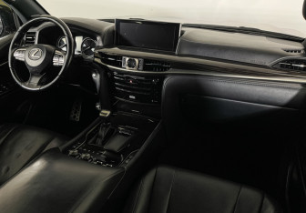 Подержанный автомобиль Lexus LX 2021 года (9 фото)