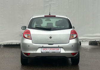 Подержанный автомобиль Renault Clio Hatchback 2009 года (6 фото)