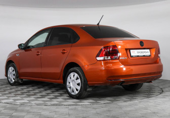 Подержанный автомобиль Volkswagen Polo Sedan 2016 года (7 фото)