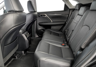 Подержанный автомобиль Lexus RX 2022 года (18 фото)