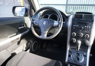 Подержанный автомобиль Suzuki Grand Vitara 2007 года (13 фото)