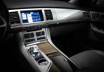 Подержанный автомобиль Jaguar XF Sedan 2011 года (23 фото)