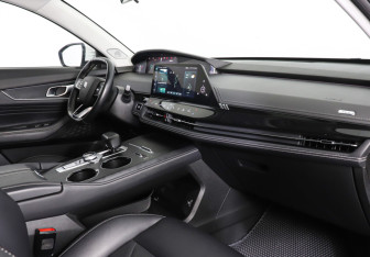 Подержанный автомобиль Changan UNI-K 2023 года (9 фото)