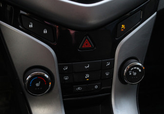 Подержанный автомобиль Chevrolet Cruze Sedan 2012 года (15 фото)