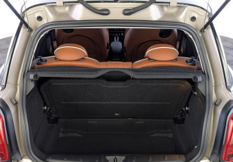 Подержанный автомобиль MINI Hatch 2022 года (10 фото)