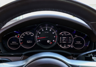 Подержанный автомобиль Porsche Cayenne 2018 года (13 фото)