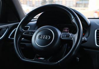 Подержанный автомобиль Audi Q3 2017 года (11 фото)