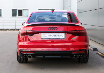 Подержанный автомобиль Audi A4 Sedan 2020 года (6 фото)