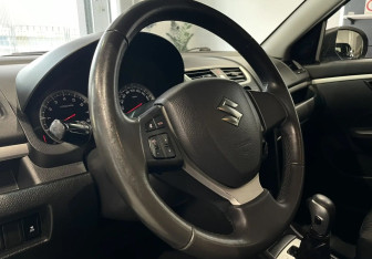 Подержанный автомобиль Suzuki Swift Hatchback 2011 года (11 фото)