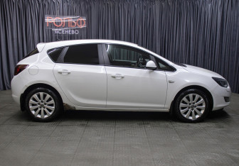 Подержанный автомобиль Opel Astra Hatchback 2011 года (4 фото)