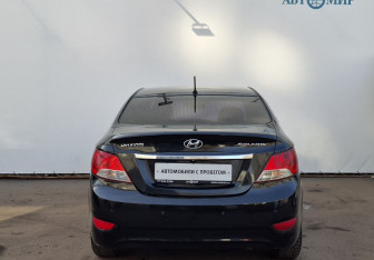 Подержанный автомобиль Hyundai Solaris Sedan 2012 года (6 фото)